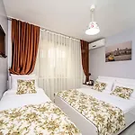 Отель Taksim Square Seven 3*